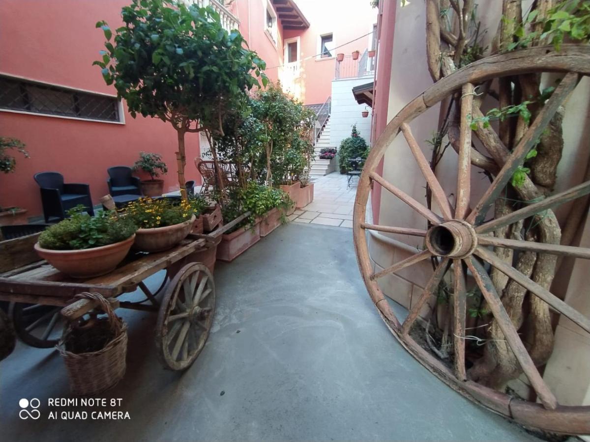 B&B Corte Dei Figuli San Pietro in Lama Экстерьер фото